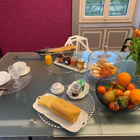 L'enclos De Ribains Guest house